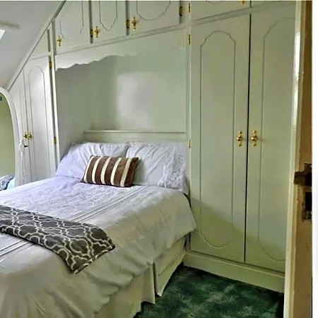 Bed & Breakfast Leabrook House *